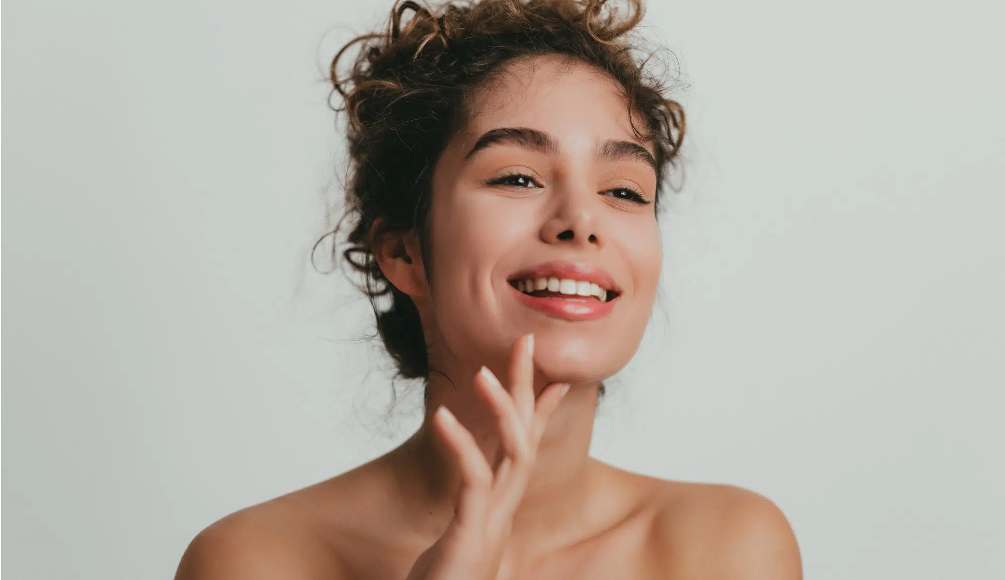 Peut-on associer un lifting du visage avec une blépharoplastie pour des résultats complets ?